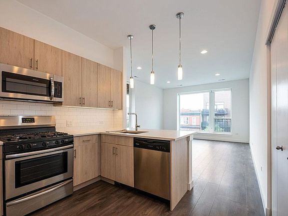5th image of 1509 N Western Ave #402