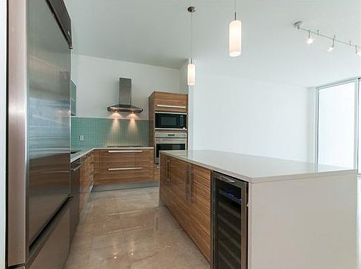 3rd image of 2020 N Bayshore Dr APT 705
