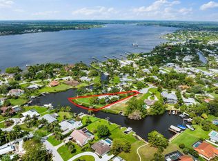 1606 NW Bay Tree Cir, Stuart, FL 34994