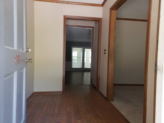 5th image of 2214 S Sherwood Dr