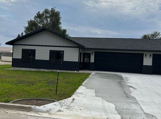 323 11th St NW, Watertown, SD 57201