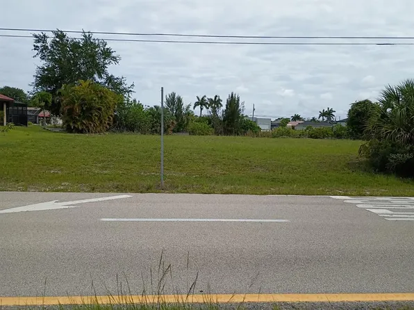 2915 DIPLOMAT PARKWAY W LOT 33, CAPE CORAL, FL 33993