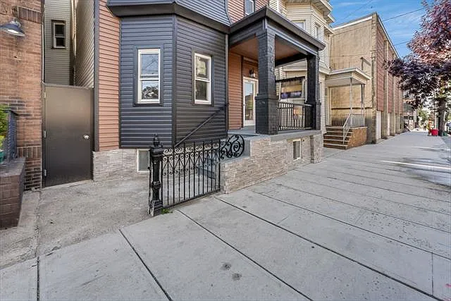 Building Photo - 704 Palisade Ave #B