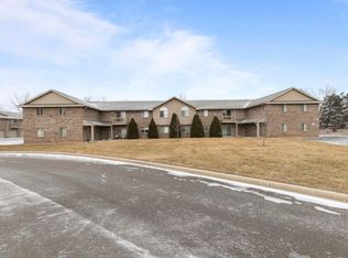 3333 N Casaloma Dr APT 4, Appleton, WI 54913