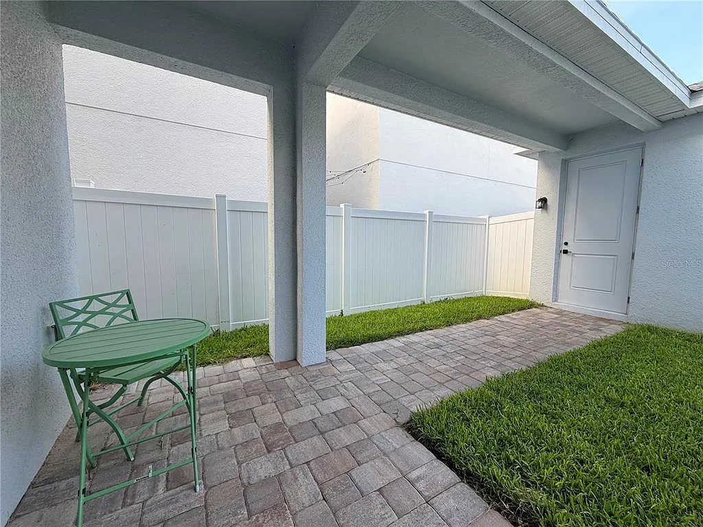 3 bed, 2.5 bath, 1908 sqft, $3,249 — Photo 3