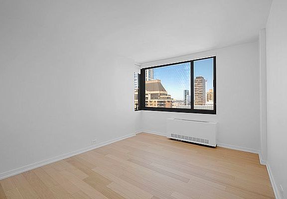 5th image of 124 W 60th St APT 36l