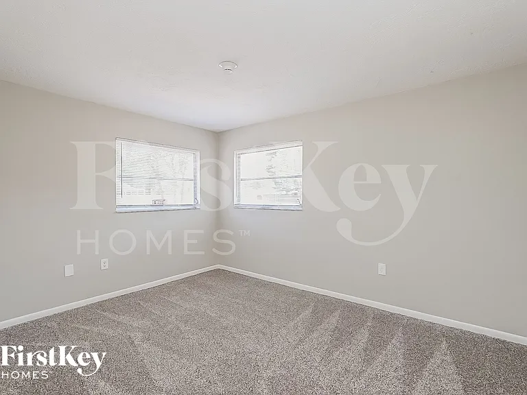 319 Scott Ct — Photo 11
