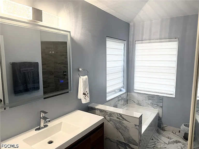 827 SW 24th St — Photo 15
