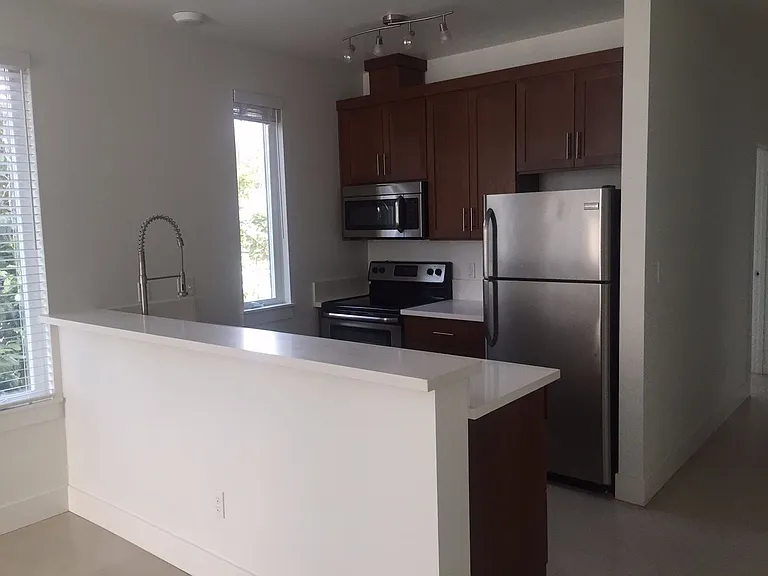 4525 N Albina Ave — Photo 6