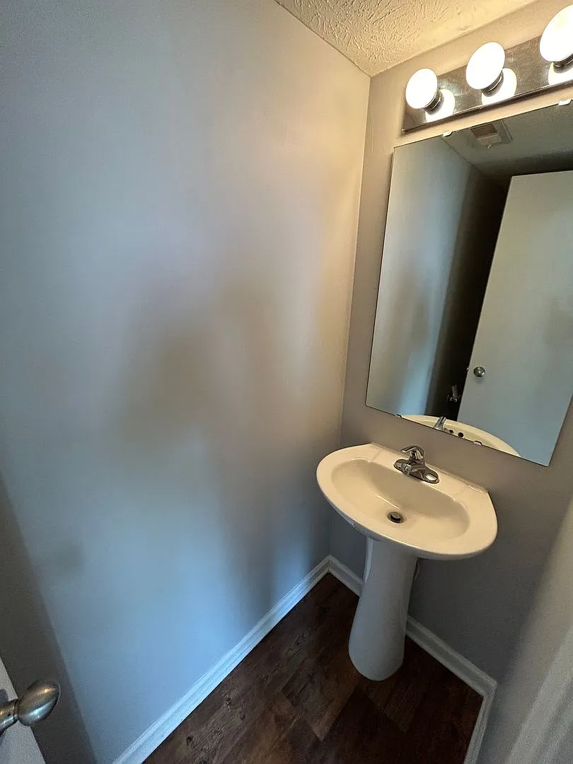 4 BR Lawrence Twp — Photo 2
