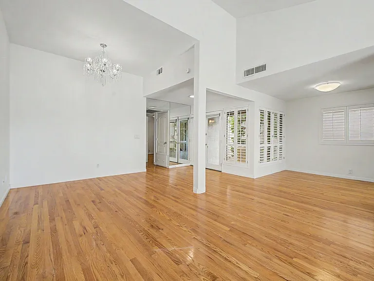 3145 Bel Air Dr — Photo 9