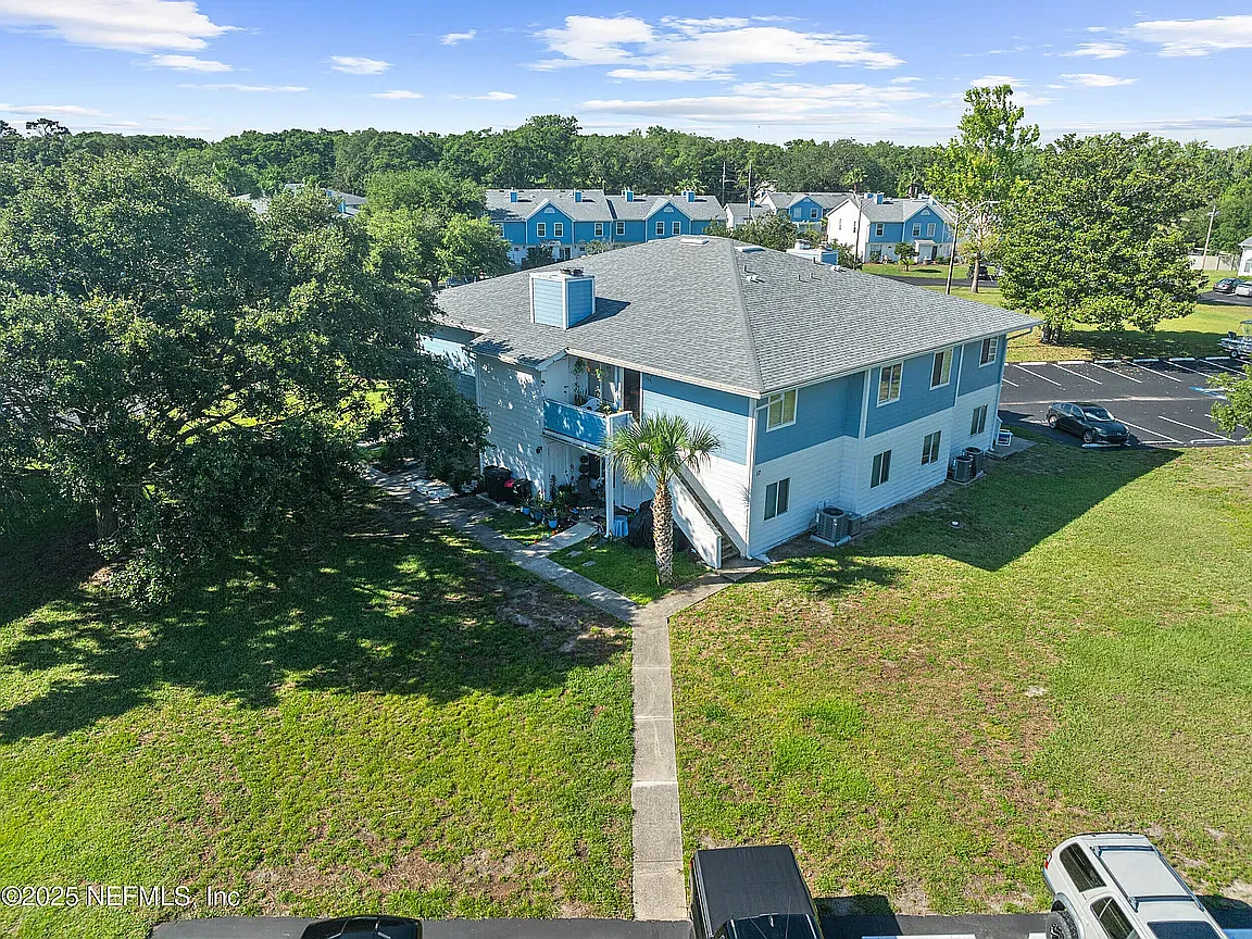2 bed, 800 sqft, $1,400 — Photo 1
