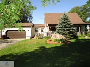 10587 Hartel Rd, Grand Ledge, MI 48837