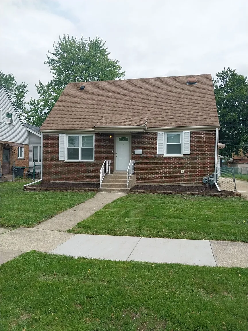 17627 Walter St photo 1