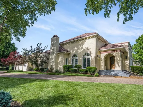4101 W 123rd St, Leawood, KS 66209