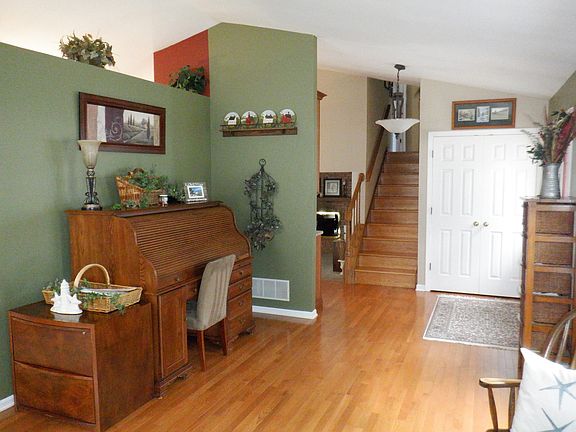 3rd image of 1057 Oak Wood Dr