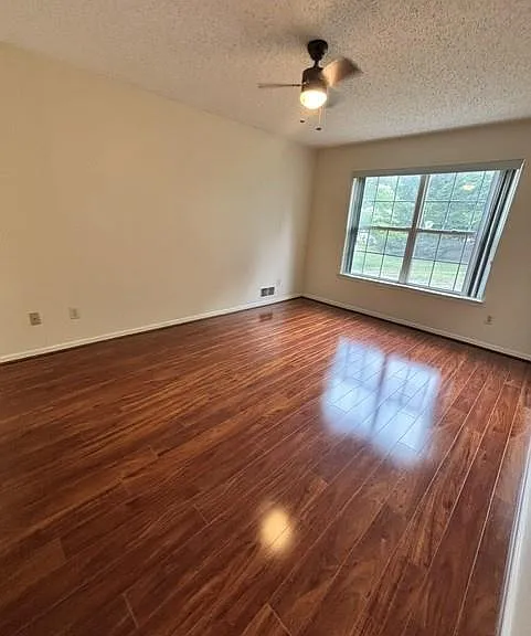 1943 Willings Ln — Photo 10