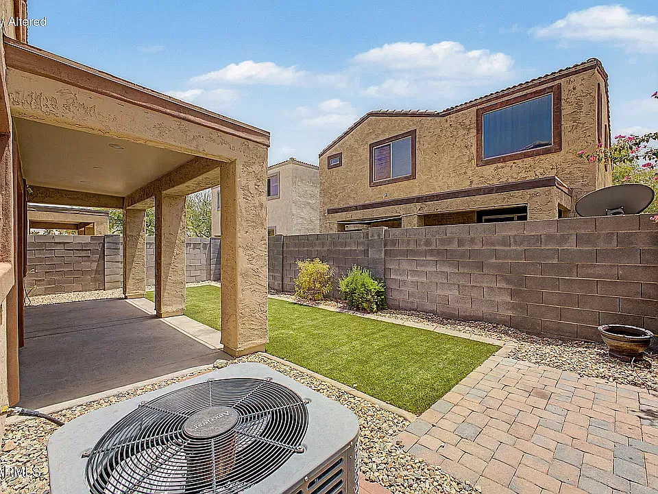 3 bed, 2.5 bath, 1935 sqft, $1,100 — Photo 3