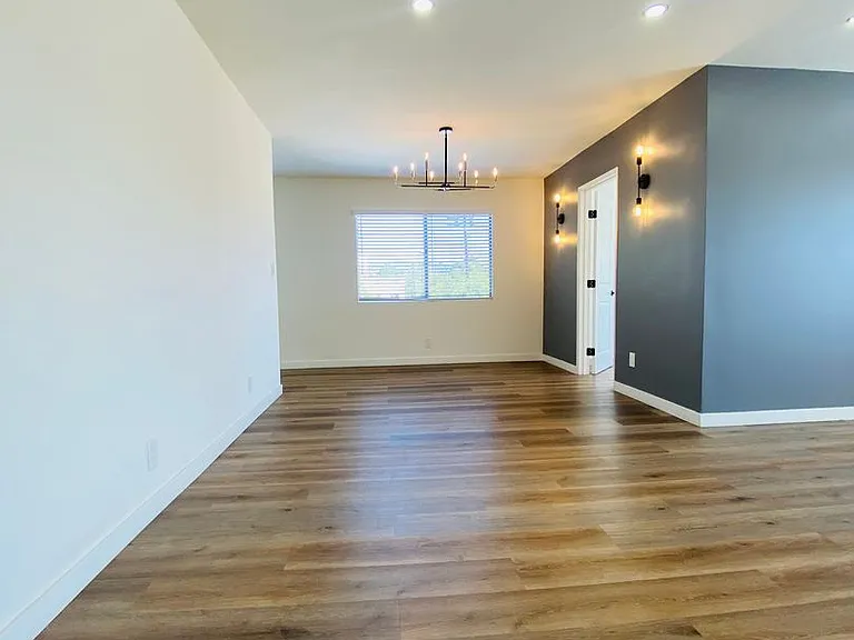 212 S Arnaz Dr — Photo 20