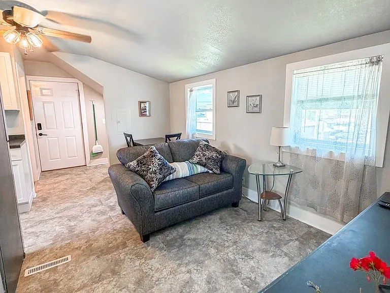 111 E Jackson St — Photo 1