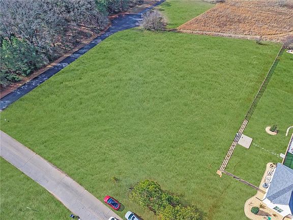 2nd image of 27 Ravenfield Rd #17