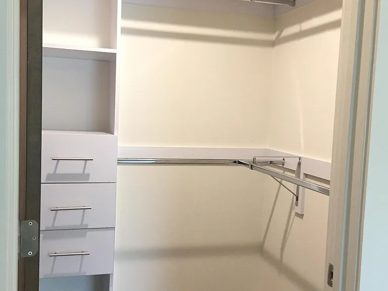 2 BED UNIT. BED 1 CLOSSET