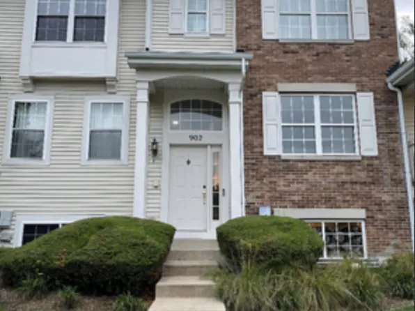 902 Galway Ln, Hampshire, IL 60140