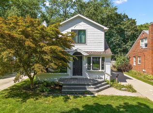 2851 Dorchester Rd, Birmingham, MI 48009