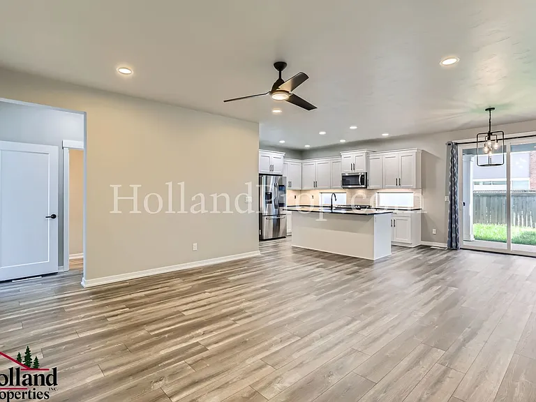 6503 SE Provence St — Photo 4