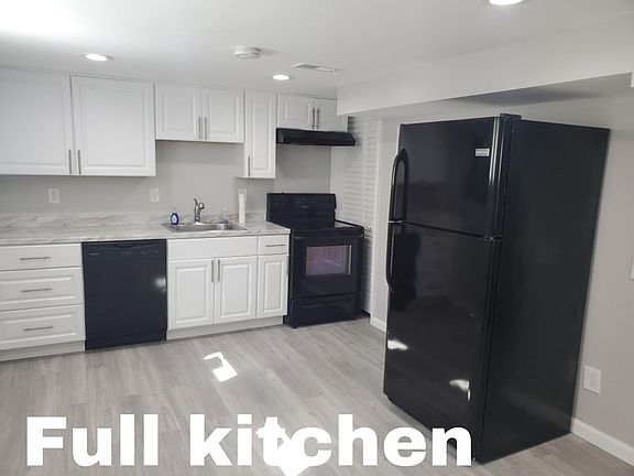 Full kitchen