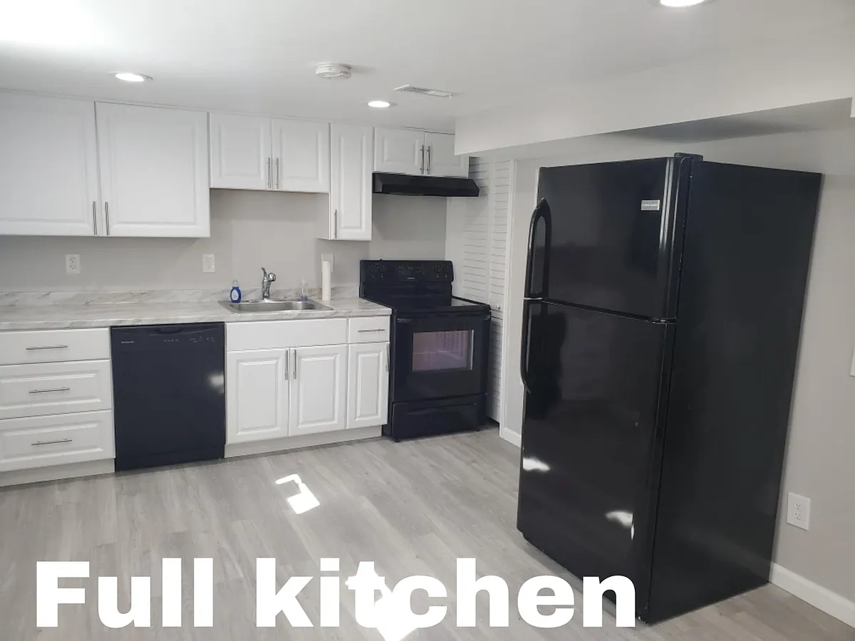 Full kitchen - 5420 Charlottesville Rd