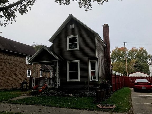 2nd image of 1115 Fremont Ave NW