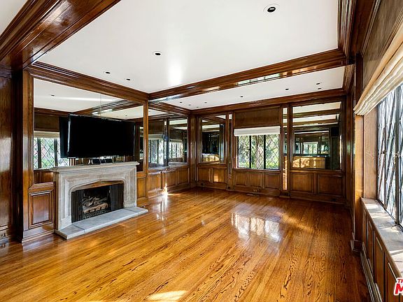 4th image of 9679 Charleville Blvd