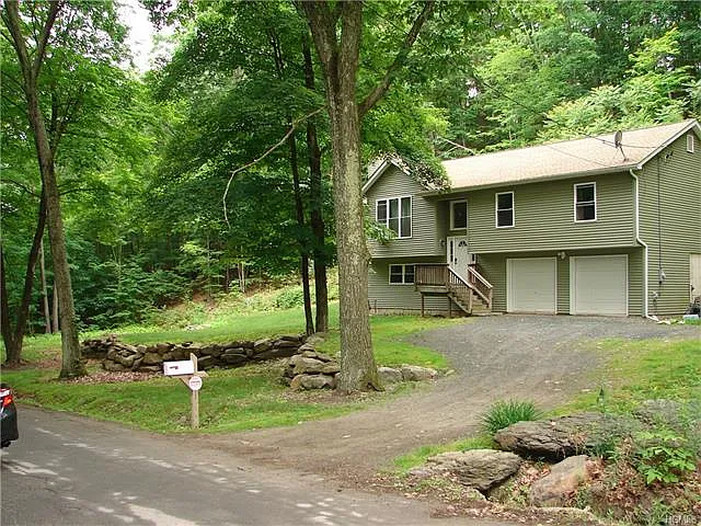 35 Hidden Valley Rd photo 1