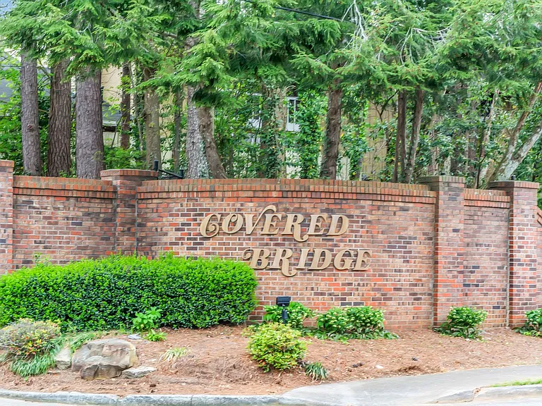 2106 Palmyra Dr SE — Photo 8