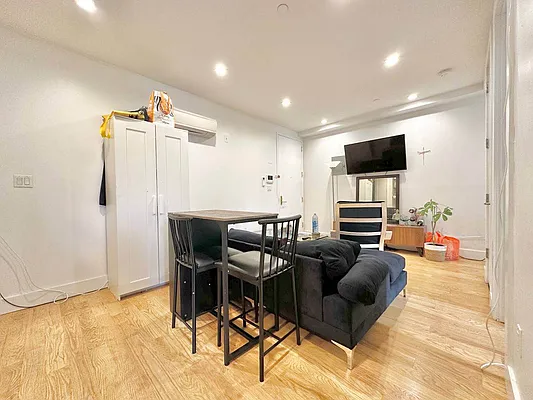 Rented by Doorway NYC, LLC | media 4