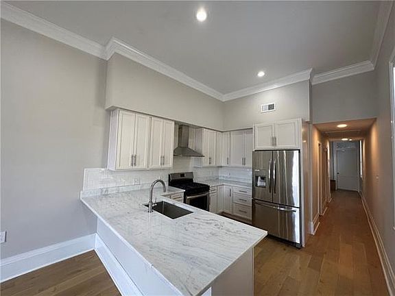 4th image of 924 N Broad St
