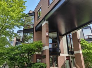 1258 W Cottage Pl, Chicago, IL 60607