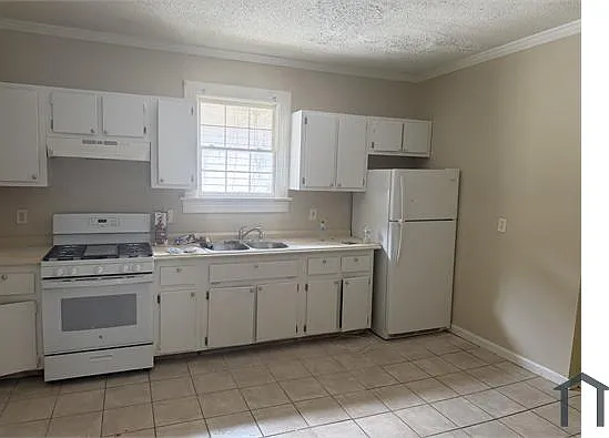 994 Michigan Ave NW — Photo 1