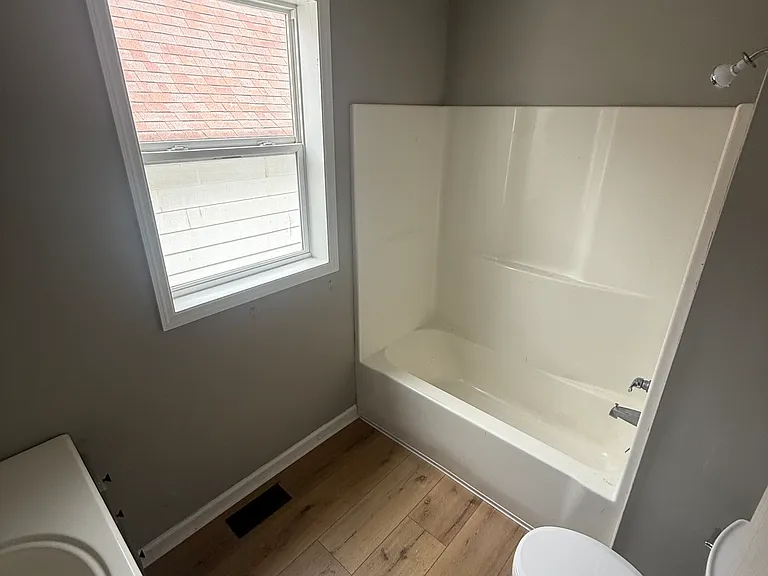 756 Henderson St — Photo 3
