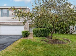 26 Colonial Ct, Streamwood, IL 60107