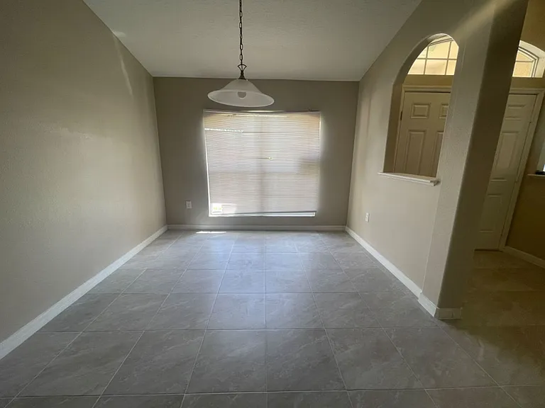 568 Finch Ct — Photo 3