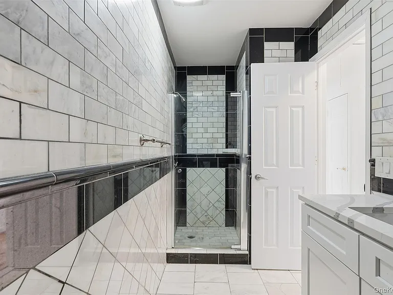1618 Morningview Dr — Photo 30