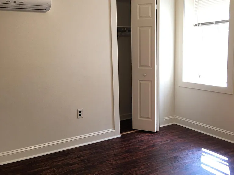 210 E 16th St #1B — Photo 10