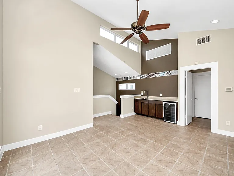 1807 W Webster St — Photo 34