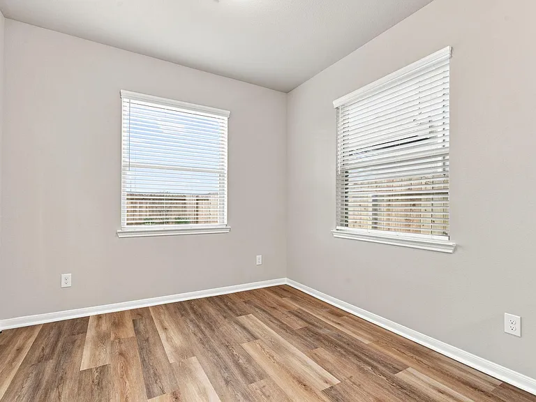 18518 Karlynn St — Photo 14