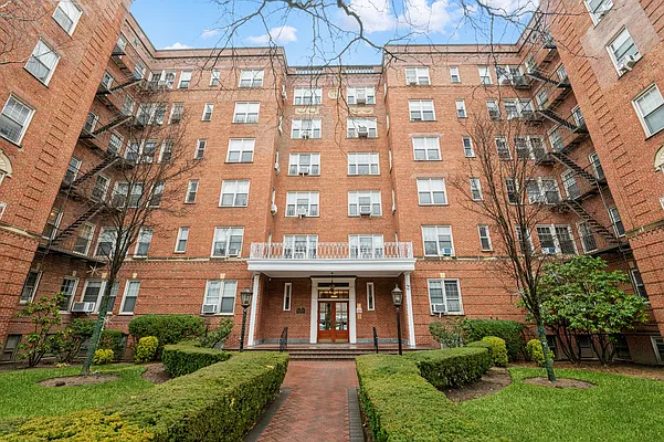 Rented by Douglas Elliman | media 19