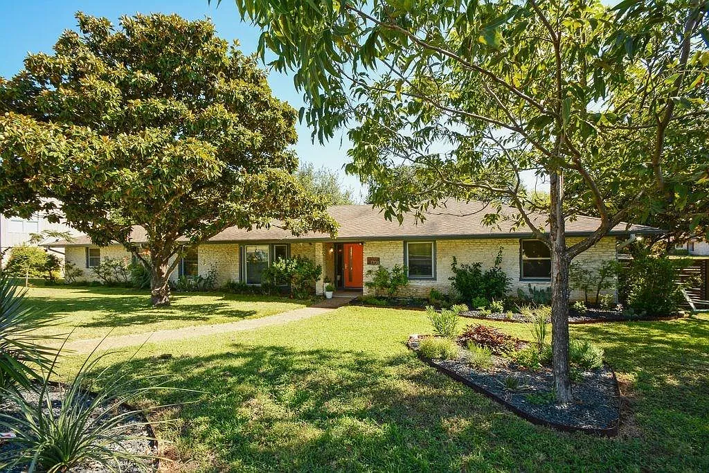 4 bed, 2.5 bath, 2624 sqft, $3,895 — Photo 1