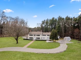 85 Strawberry Hill St, Dover, MA 02030