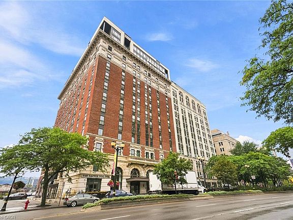 4th image of 112 King St E #909